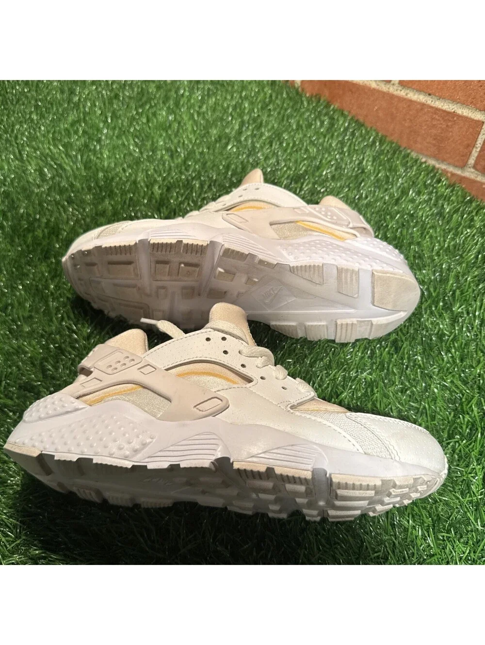 Nike Air Huarache Run White Pure Platinum GS Size 6y 7.5w 645275-110 No Box